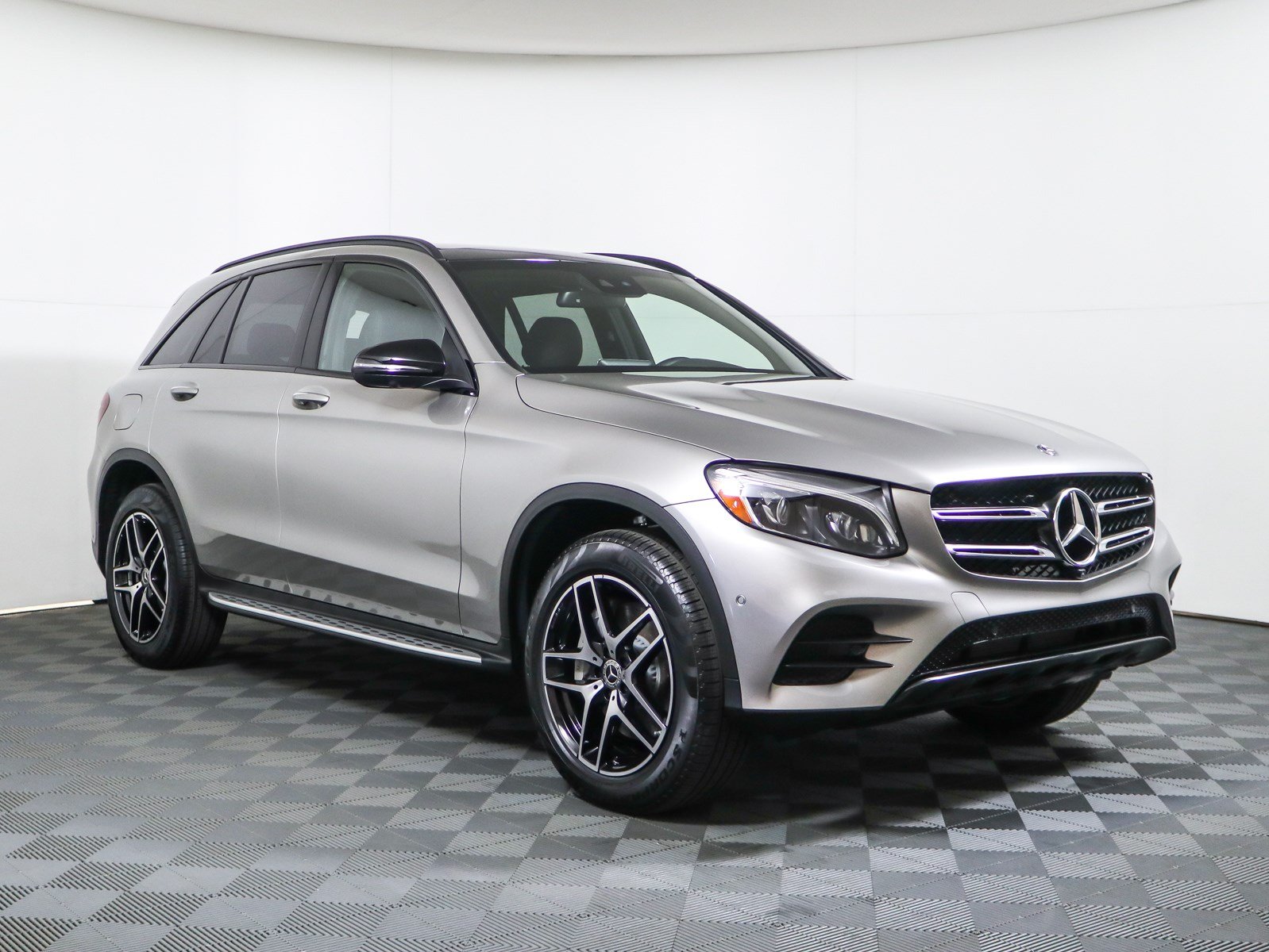 Pre Owned 2019 Mercedes Benz Glc 300 Rwd Suv